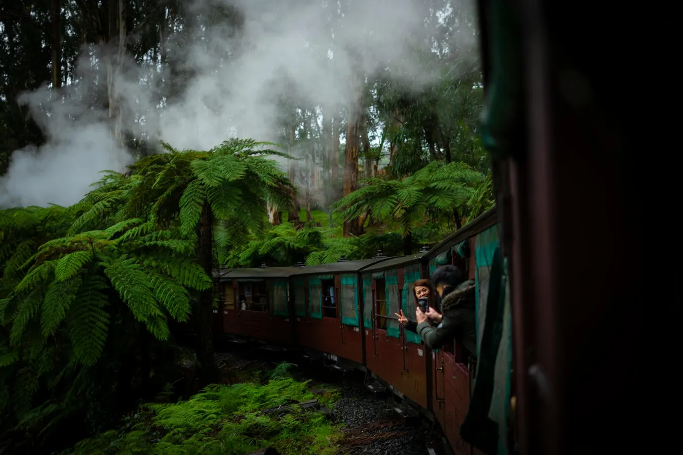 Itinéraires PeruRail, Meilleurs itinéraires de train au Pérou, Voyage en train vers le Machu Picchu, Guide de voyage au Pérou, Voyages en train pittoresques au Pérou, Train de luxe au Pérou, Conseils de voyage PeruRail, Explorez le Pérou en train, Planification de vacances au Pérou, Comment choisir un voyage avec PeruRail.
