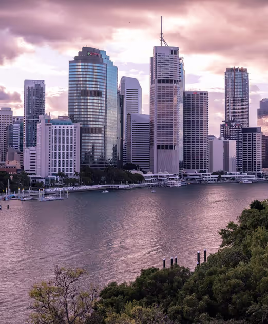 January in Brisbane is the perfect time to explore the Riverwalk, visit Lone Pine Koala Sanctuary, and soak up the tropical climate.